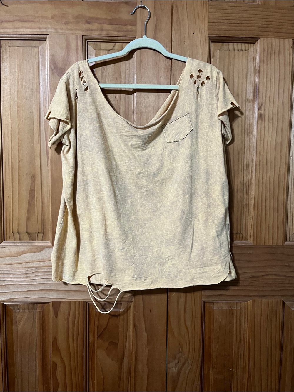 Women's Distressed Short Sleeve Tee in Light Yellow